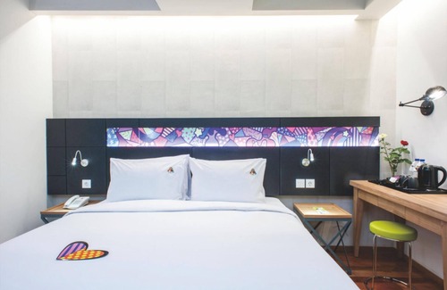 Gubeng Hotel | Stylish MaxOneHotels at Dharmahusada - Top Rated in Surabaya