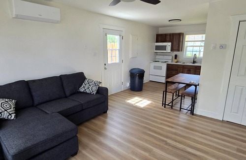 New Waterford House | Maxwell House - Entire House on Quiet Street!