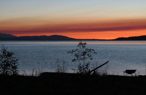 Maxwelton House | Unforgettable Maxwelton Beach Getaway: Kayaks & Sunsets!