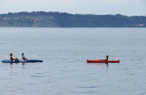Maxwelton House | Unforgettable Maxwelton Beach Getaway: Kayaks & Sunsets!