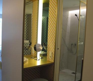 Hundsturm Hotel | Elegant MAXX by Steigenberger Vienna with Ocean View Amenities