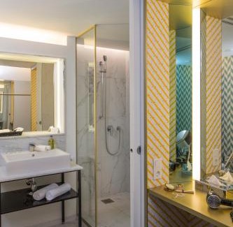 Hundsturm Hotel | Elegant MAXX by Steigenberger Vienna with Ocean View Amenities