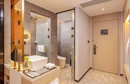 Prampir Makara Hotel | Discover Marco Polo Hotel Phnom Penh - Rated 9/10 with Dining