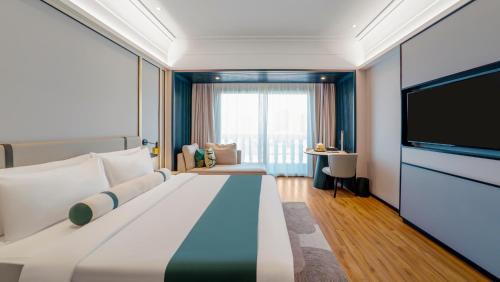 Prampir Makara Hotel | Discover Marco Polo Hotel: 4-Star Stay with Breakfast & Accessibility