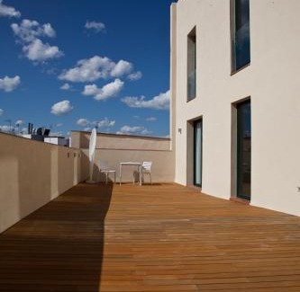 Gothic Quarter Hotel | Convenient May Ramblas Hotel: Ideal for Families & Accessibility