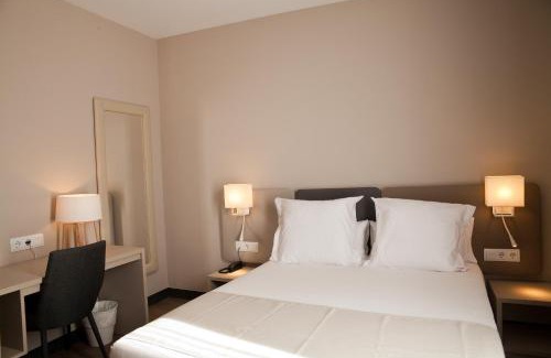 Gothic Quarter Hotel | Convenient May Ramblas Hotel: Ideal for Families & Accessibility