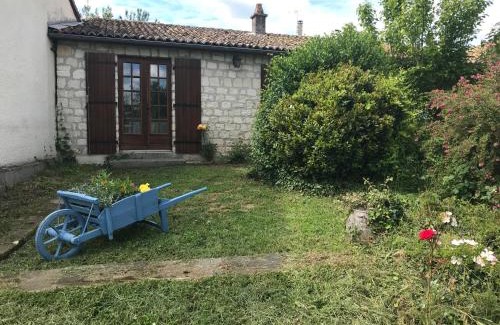 Availles-Limouzine House | Delightful May's Cottage: Guest Rated 8.2/10 for Comfort