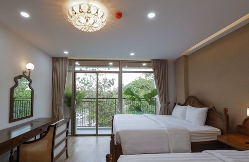 Con Son Hotel | Discover Maya Hotel 4: Family-Friendly with Pool & Spa