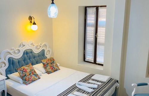 Old Town Hotel | Comfortable Maya Hotel Studio A with Family-Friendly Amenities