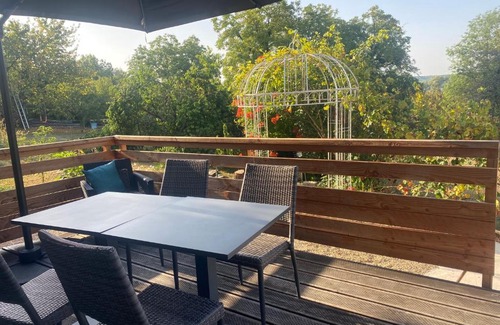 Theuley Cabin | Discover Maya-Huel: Cozy Retreat with Hot Tub & Breakfast