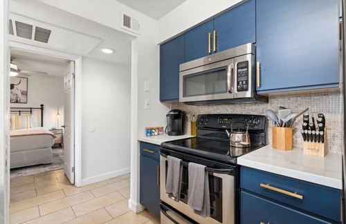 South Scottsdale Condo | Maya Motel: Family-Friendly Retreat with Kitchen Amenities