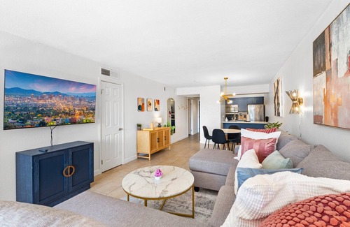 South Scottsdale Condo | Maya Motel: Family-Friendly Retreat with Kitchen Amenities