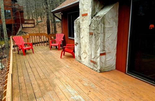 Bushkill Cabin | Family Friendly Cabin with Pool and Lake View Awaits You