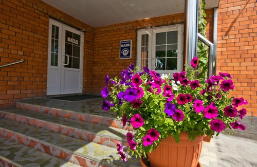 Ussuriysk Hotel | Budget-Friendly Mayak Inn: Pet Friendly with Breakfast