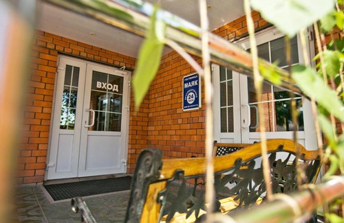 Ussuriysk Hotel | Budget-Friendly Mayak Inn: Pet Friendly with Breakfast
