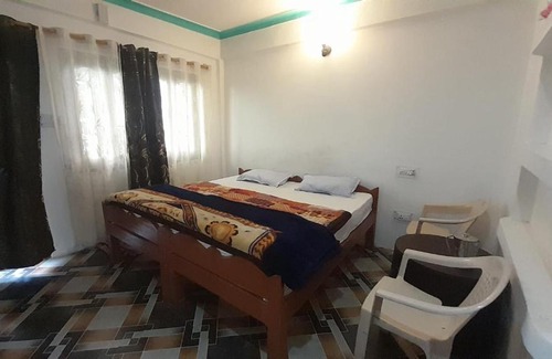 Munsyari House | Cozy Mayank Homestay: Pet & Child Friendly Retreat