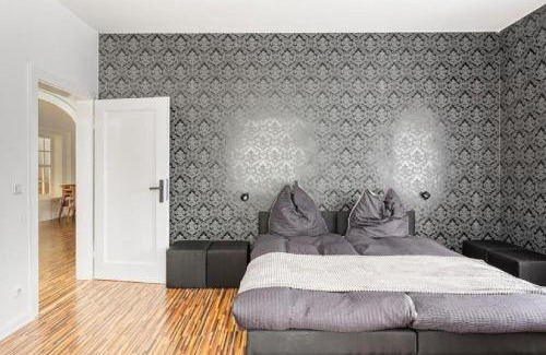 Oppum Apartment | Spacious 4-Room Apartment Near the Highway - Guest Rated 9.5