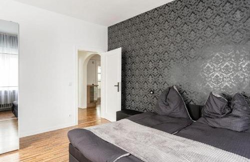 Oppum Apartment | Spacious 4-Room Apartment Near the Highway - Guest Rated 9.5
