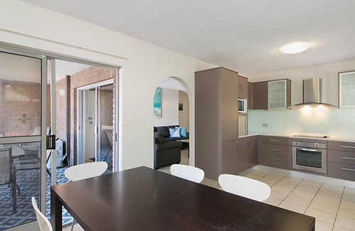 Coolangatta Apartment | Ideal Maybury Unit 3: Steps to Rainbow Bay Beach, Free Wi-Fi