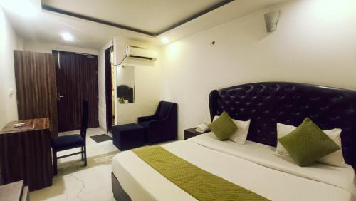 Mahipalpur Bed & Breakfast | Comfortable Stays at Mayda Residency with Breakfast Included