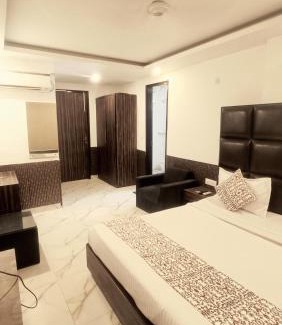 Mahipalpur Bed & Breakfast | Comfortable Stays at Mayda Residency with Breakfast Included