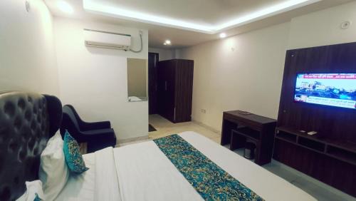 Mahipalpur Bed & Breakfast | Comfortable Stays at Mayda Residency with Breakfast Included