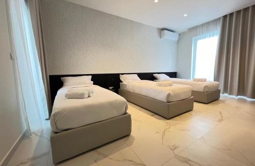 St. Andrew's Apartment | Discover Mayfair by Premier Suites: Family-Friendly Comfort
