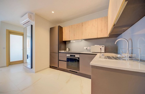St. Andrew's Apartment | Elegant Oceanfront Retreat at Mayfair by Premier Suites MT