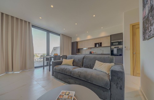 St. Andrew's Apartment | Elegant Oceanfront Retreat at Mayfair by Premier Suites MT