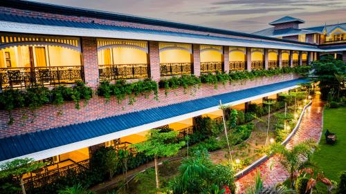 Jharsuguda Hotel | Unwind at Mayfair Oasis Resort & Convention's Poolside Retreat