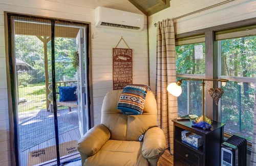 Mayfield House | Cozy Mayfield Tiny Home with Porch, Steps to the Beach!