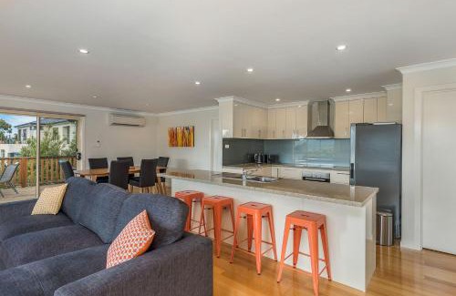 West Moonah House | Experience Mayhill Views: Space, Style & Family-Friendly Stays