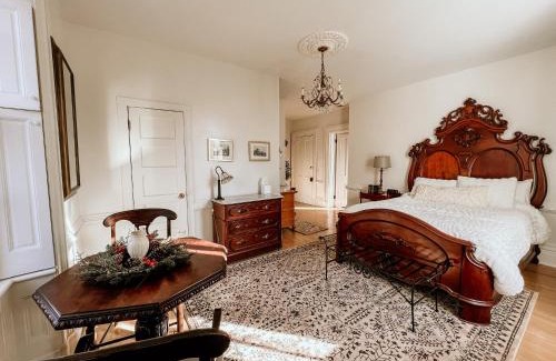 Orange Bed & Breakfast | Mayhurst Estate: Guest Rated 9.5 with Unique Amenities