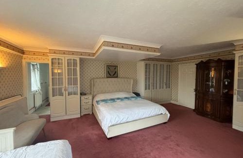 Stanford-le-Hope Villa | Maylands - Where Unforgettable Memories Await You