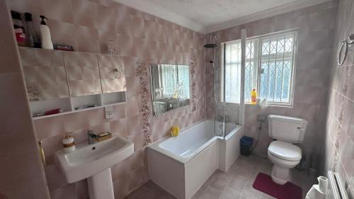 Stanford-le-Hope Villa | Maylands - Where Unforgettable Memories Await You