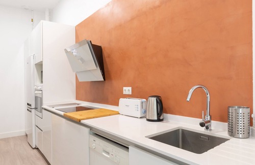 Sol House | Relax at MAYOR SQUARE by MONARO with Family-Friendly Amenities