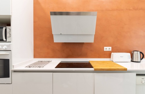 Sol House | Relax at MAYOR SQUARE by MONARO with Family-Friendly Amenities