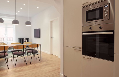 Old Town Apartment | Unforgettable Stay at Mayor Suite 3 with Oceanfront Views