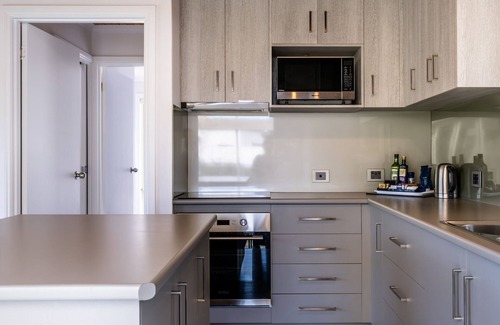 Freycinet Apartment | Cozy Mayson Holiday Apartment with Family-Friendly Amenities