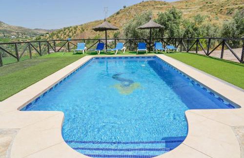 Valle de Abdalagis House | Discover Mayte Dreams Caminito Del Rey: 4-Star Pet Friendly Retreat