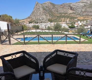 Valle de Abdalagis House | Discover Mayte Dreams Caminito Del Rey: 4-Star Pet Friendly Retreat