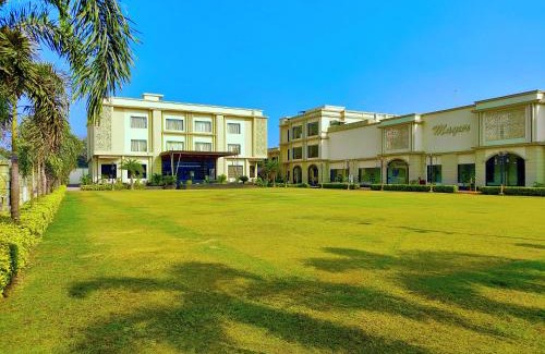 Sitapur Hotel | Discover Mayur Hotel & Resort: Family-Friendly Getaway