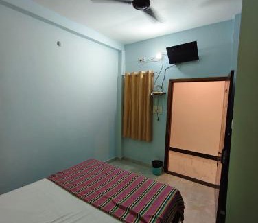 Sarnath House | Comfortable Stay at MAYUR Paying Guest House with Breakfast