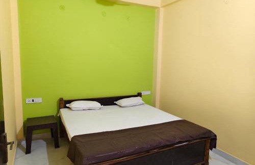 Sarnath House | Comfortable Stay at MAYUR Paying Guest House with Breakfast