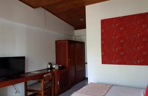 Sen Monorom Resort | Discover Mayura Hill Resort: Poolside Retreat with Breakfast