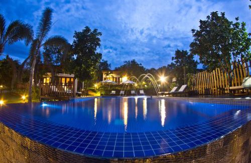 Sen Monorom Resort | Discover Mayura Hill Resort: Poolside Retreat with Breakfast