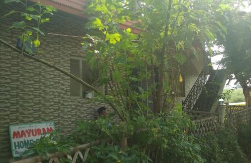 Hampi House | Welcoming Mayuram Homestay: Family-Friendly & Pet Friendly