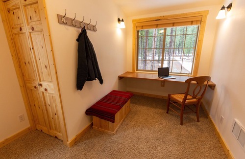 Winthrop Cabin | Experience Mazama Mountain Hideaway: Your Adventure Hub!