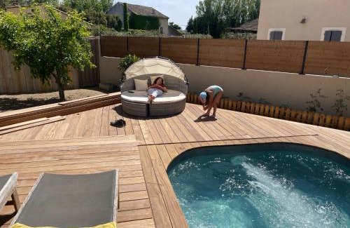 Althen-des-Paluds Ski Chalet | Discover Mazet Babilou: Ideal for Families and Pets