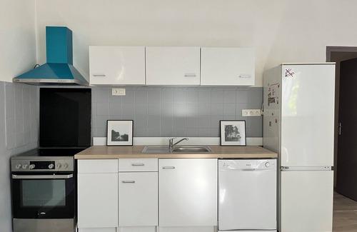 Quartier des Espesses House | Cozy Mazet Calme Near the City Center with Pool & Pet-Friendly